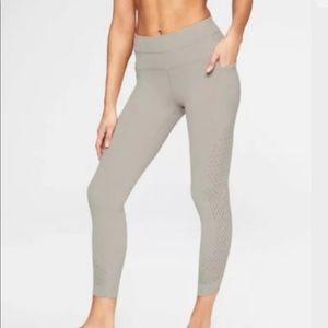 Athleta Gray stash pocket 7/8 chakra leggings